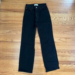 Abercrombie 90’s Relaxed High Rise Jean